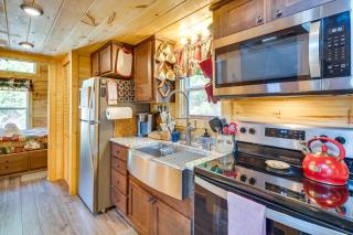 7 Mi to Lake Lure Mill Spring Cabin with Hot Tub - Mill Spring - 3