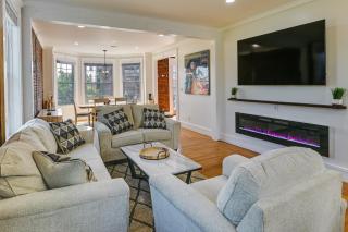 Contemporary Cohoes Retreat with Electric Fireplace! - 9