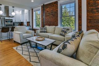 Contemporary Cohoes Retreat with Electric Fireplace! - Cohoes - 3