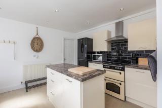 Ammonite Cottage - Coastal Retreat with Sea Views - 8