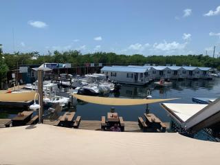 Aqua Lodges At Hurricane Hole Marina - 3