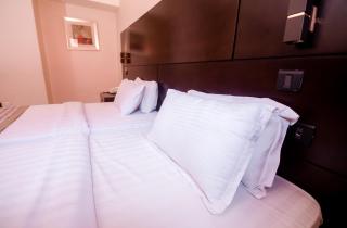 Noble House Hotel - 8