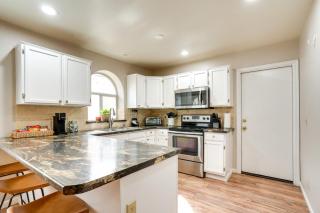 Pool Access and Fenced Backyard Modern Peoria Home! - Peoria - 9