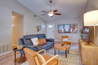 Pool Access and Fenced Backyard Modern Peoria Home! - Peoria - 7