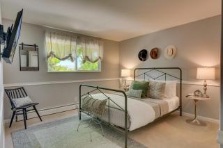 @ Marbella Lane - Eccentric 4BR Modern Ranch Home - Reno - 3