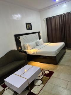 Posh Hotel and Suites Ikeja - 4