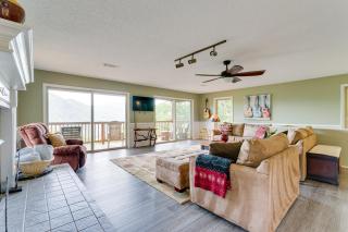 Skyview Retreat Cabin with Mountain Views! - 7