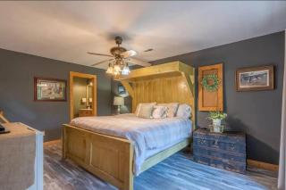 Mountain VIEWS! Private, Hot Tub, & Game Room. - Sevierville - 4
