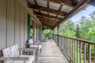 Mountain VIEWS! Private, Hot Tub, & Game Room. - Sevierville - 3