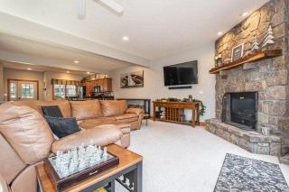 Marsh Hill Villa - McHenry - 4