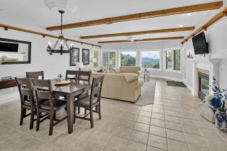 Twin Sisters Suite - 2 Bedroom, Kitchenette, Hot Tub! - 4