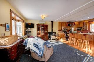 3 Bedroom 2 Bath Carriage House (Pet Friendly) - Bar Harbor - 2