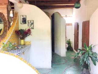 Una Posada Mas - 1