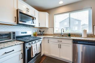 Mead Vacation Rental Fenced Backyard and Fire Pit! - Longmont - 3