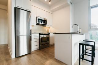 Cozy & Contemporary Suite - Easy Access to Everything - 1