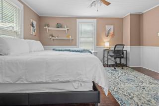 4 Bedroom House, sleeps 12, short walk to Main St! - 4