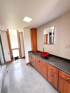 Stunning Mid-Cent Modern Retreat • Comfy Beds • Grove • Quiet Setting • Boat Parking - Grove - 3