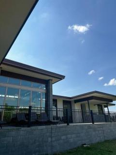 Stunning Mid-Cent Modern Retreat • Comfy Beds • Grove • Quiet Setting • Boat Parking - Grove - 2