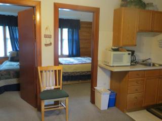 Crandell Mountain Lodge - Waterton Park - 1