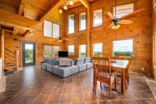 Panoramic Paradise 3BR Cabin with Idyllic Views - - 9