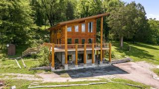 Panoramic Paradise 3BR Cabin with Idyllic Views - - 0