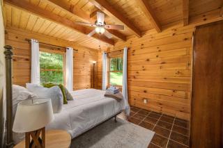 Panoramic Paradise 3BR Cabin with Idyllic Views - - 2
