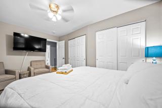 Spacious 2 Bedroom Townhome - 4