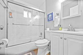 Spacious 2 Bedroom Townhome by StayLage - Earth City - 3