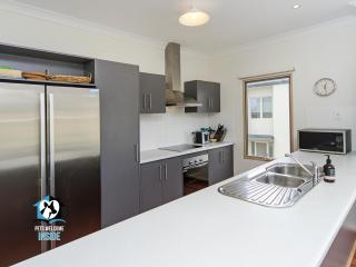 Contemporary Golf Course Frontage 3BR - 5