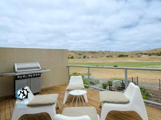 Contemporary Golf Course Frontage 3BR - 7