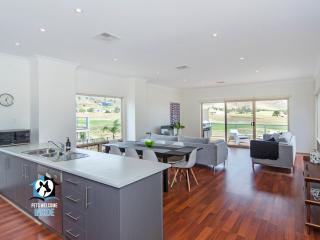 Contemporary Golf Course Frontage 3BR - 8