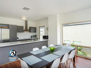 Contemporary Golf Course Frontage 3BR - 6