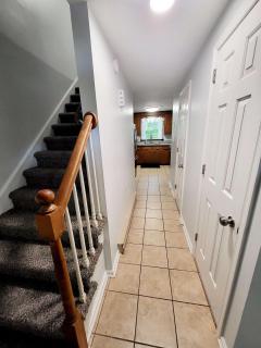 4-Bedroom House Close to Beach - 7