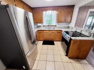 4-Bedroom House Close to Beach - Salisbury - 3