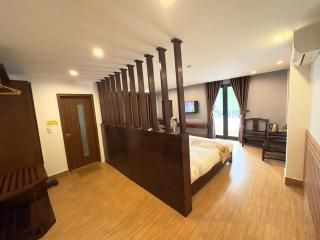 Romance hotel - 1