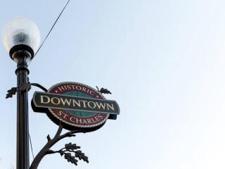 Historic Main St Apt | Private Garage - 7