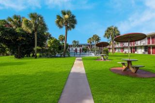 HomeTowne Studios by Red Roof Vero Beach - I-95 - Vero Beach - 6
