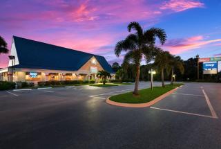 HomeTowne Studios by Red Roof Vero Beach - I-95 - Vero Beach - 4