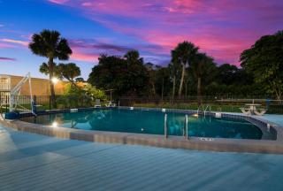 HomeTowne Studios by Red Roof Vero Beach - I-95 - Vero Beach - 2