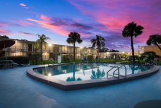 HomeTowne Studios by Red Roof Vero Beach - I-95 - Vero Beach - 1