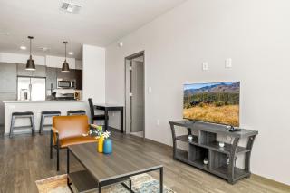 Spacious Westgate CozySuites by stadium with pool 1 - Glendale - 1