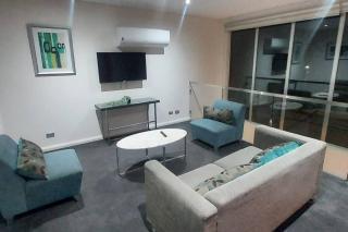 Large Home @Kingston Foreshore - 2