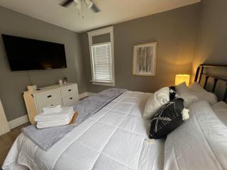 City Livin' 2 Bedroom w/ Balcony - 9