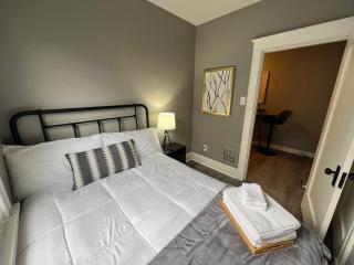 City Livin' 2 Bedroom w/ Balcony - 8