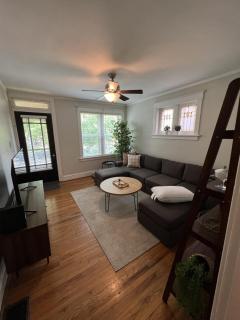 Lovely 1-Bedroom Apartment with Free Parking - 9