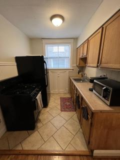 Lovely 1-Bedroom Apartment with Free Parking - 4