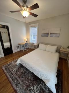 Lovely 1-Bedroom Apartment with Free Parking - 2