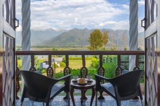 StayVista at Buhayra Lakefront - Srinagar - 6