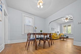 Sunny South City Haven 2BR Getaway - 7