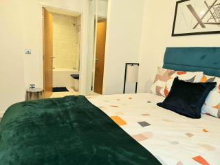 Exquisite Cosy 2-Bed Apartment in Salford - Manchester - 0